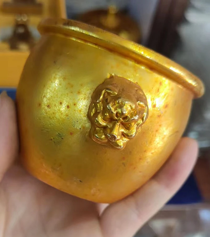 

Pure bronze gilt lion small censer ornaments wind water tank household ornaments collection