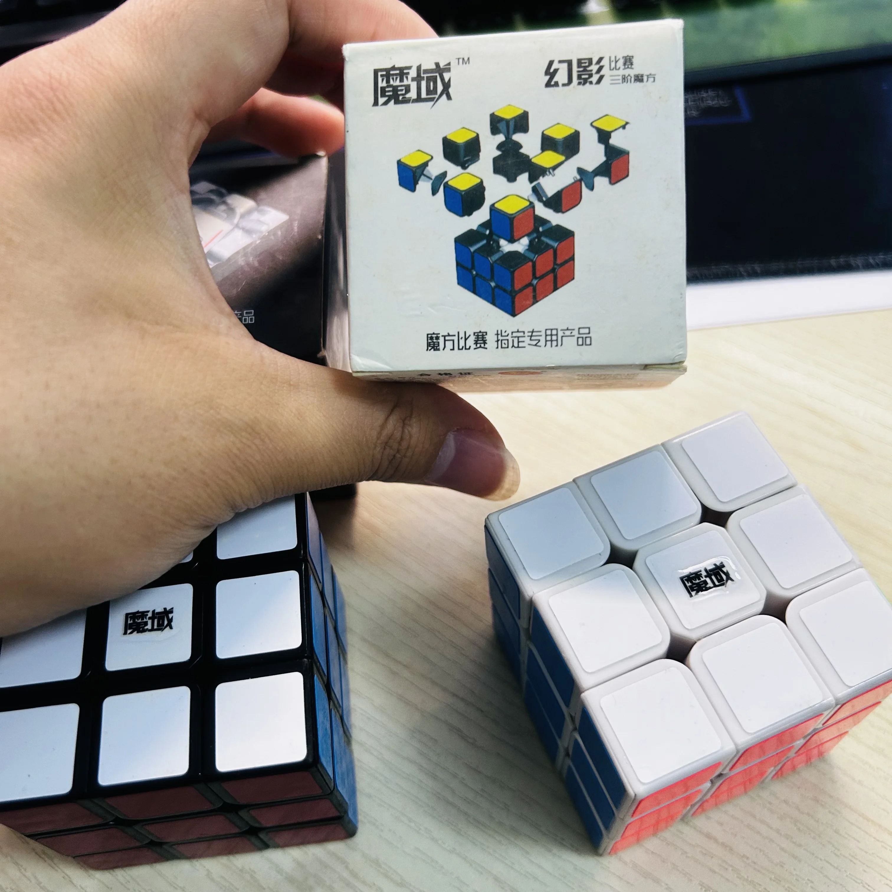 2013 Moyu Huanying V1 3x3 매직 스피드 큐브 전문 피젯 토이 3x3x3 컬렉트 큐브 Cubo Magico