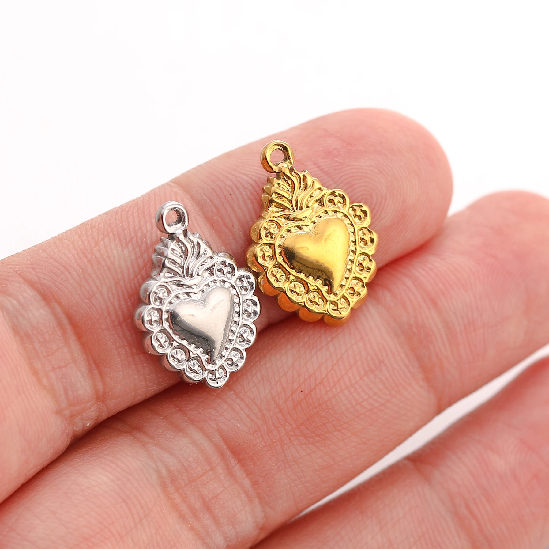 

3Pcs/Lot 18K Plated 3D Heart Charms Sacred Stainless Steel Heart Pendants Craft Supply for Jewelry Making Choker DIY Accessories