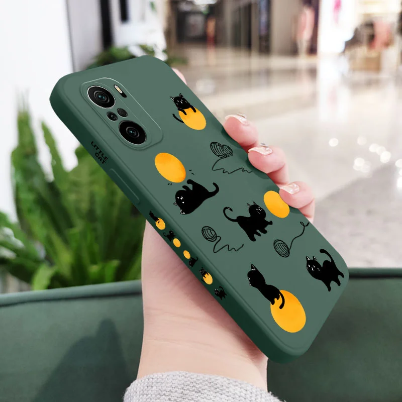 Cat Playing Rope Design Silicone Phone Case - Durable and Stylish Protective Cover