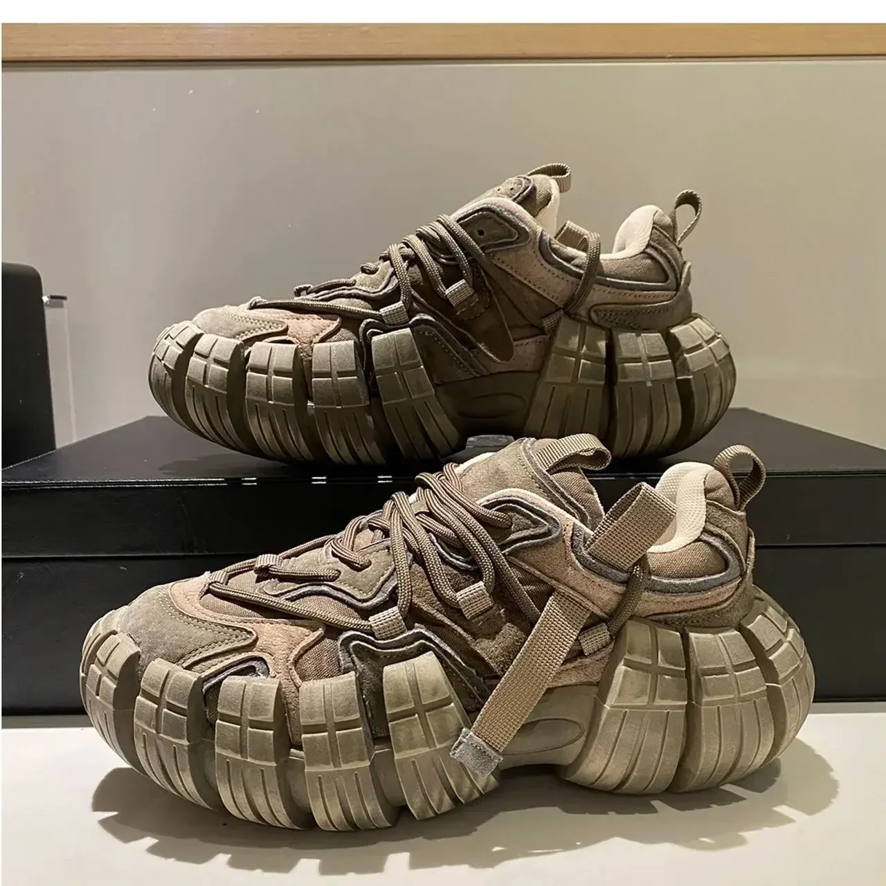 Chunky Sneaker Men Designer Tire Sole Sport Shoes Fashion Casual Microfiber Leather Height Increased Flat Platform Running Shoes 3