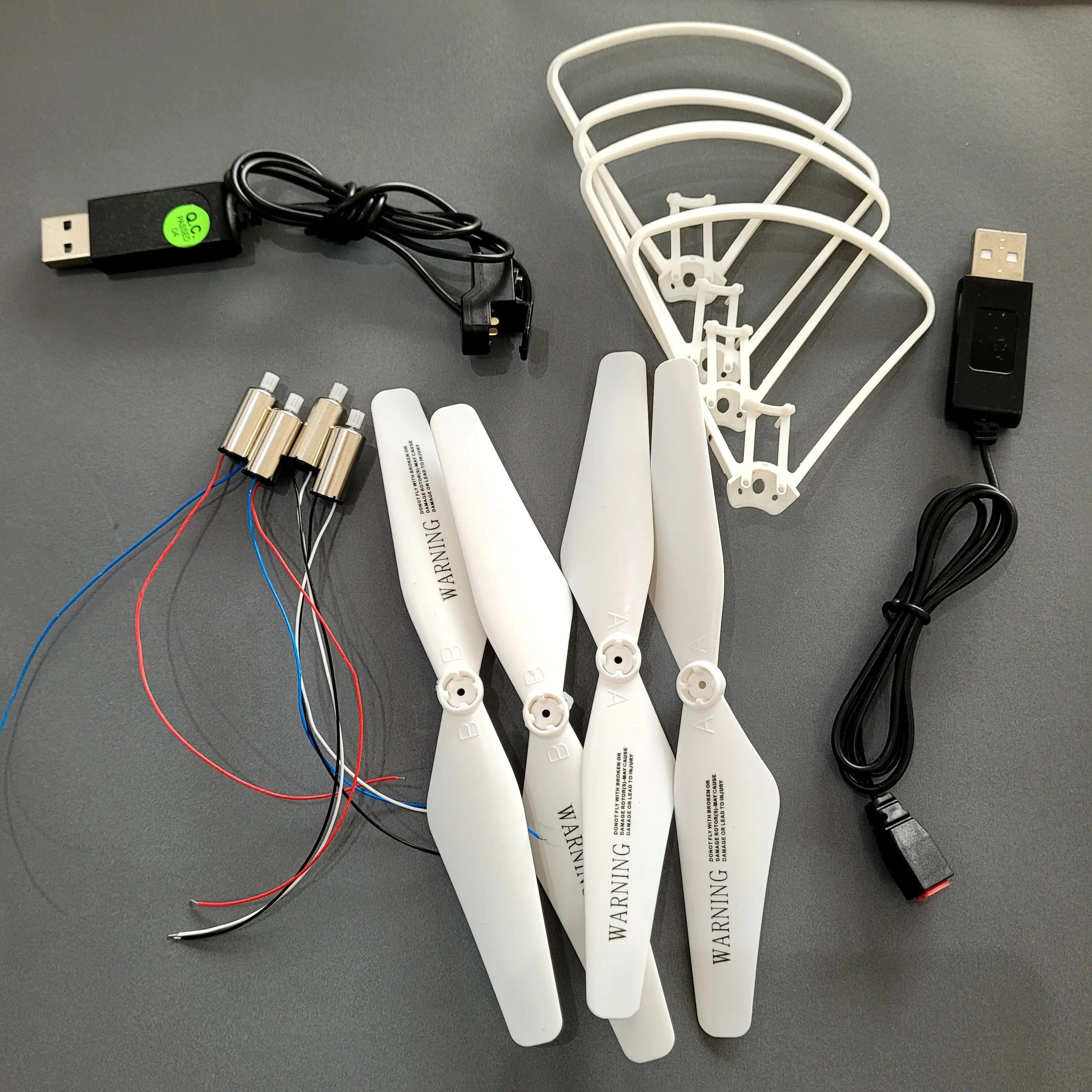Chargeur USB pour drone avec câble, adapté aux pales de rechange, accessoires drone pas chers.