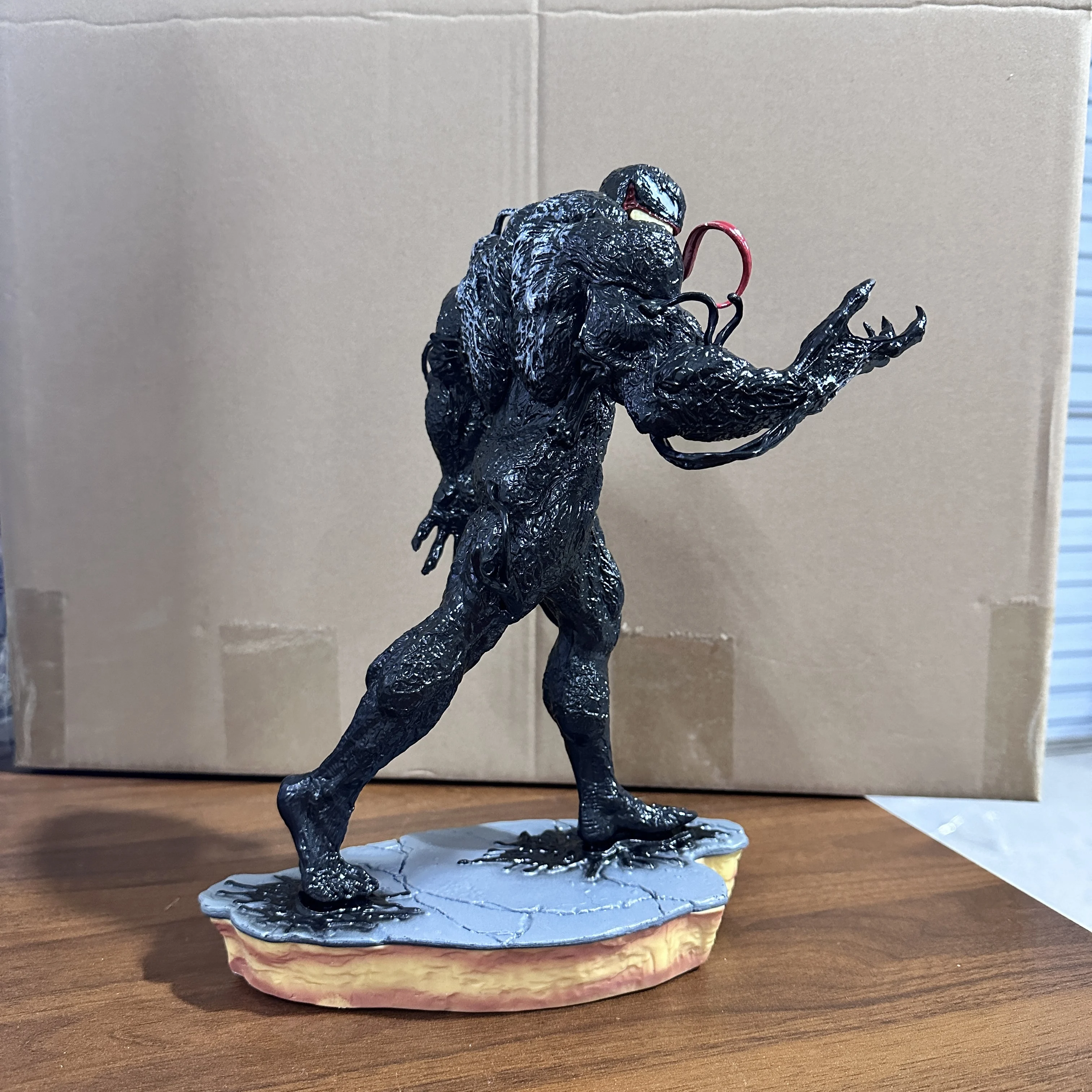 تمثال شخصية السم الفاخرة 30 سم