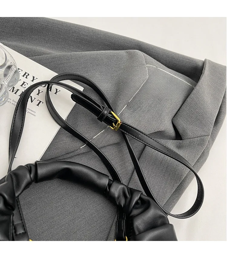 Cloud pleated for women in 2024, new underarm bag, single shoulder crossbody, niche texture, versatile, Korean version_voghion.com