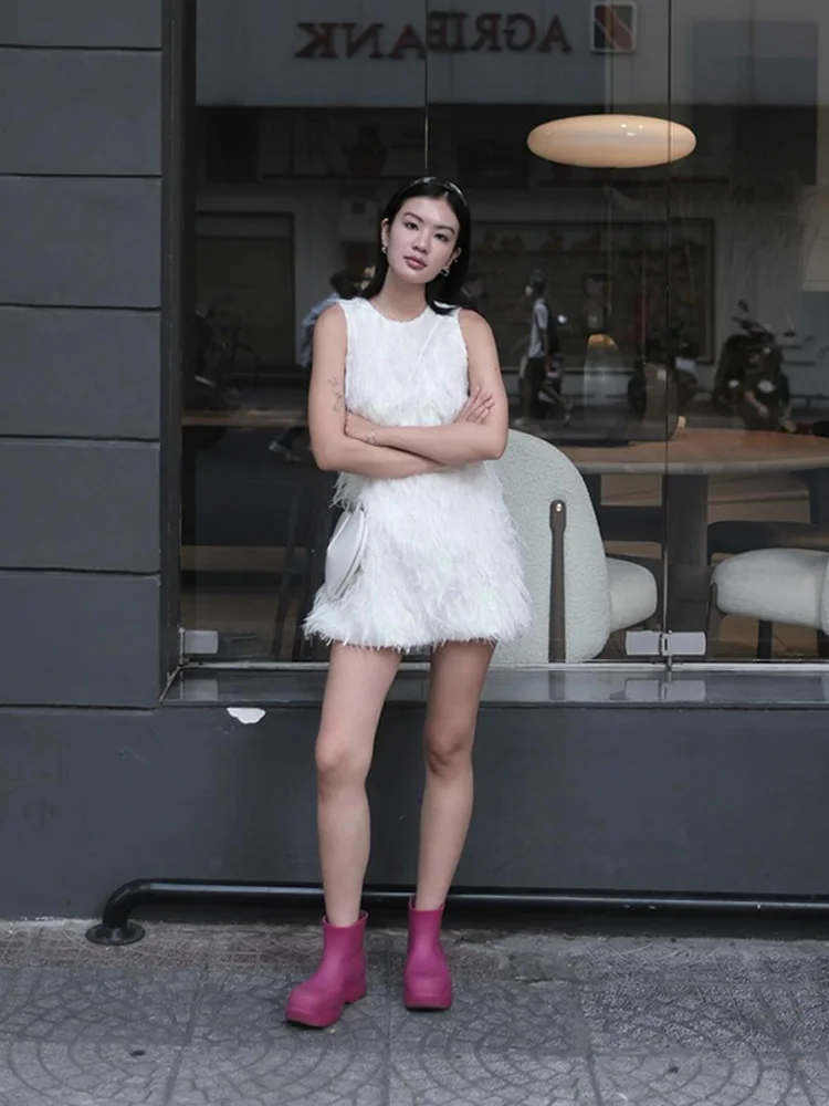 

Женское Короткое платье без рукавов, однотонное Повседневное платье с круглым вырезом и перьями, весна 2024