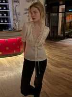 Rétro dentelle profonde col en v chemise femmes Chic solide à lacets boutons chemises minces femme 2025 été polyvalent mode rue hauts 3