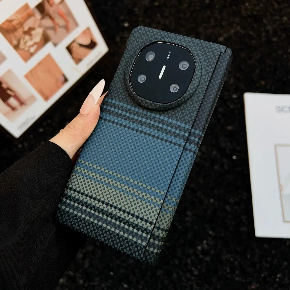 Premium Carbon Fiber Kevra Phone Case with MagSafe and Wireless Charging Capability