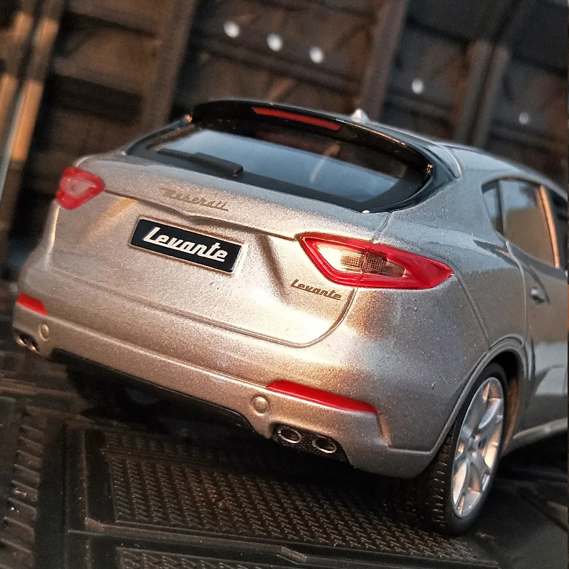 1:24 simulation Maserati Levante alloy off-road vehicle model city SUV car metal model ornaments collection for children 2