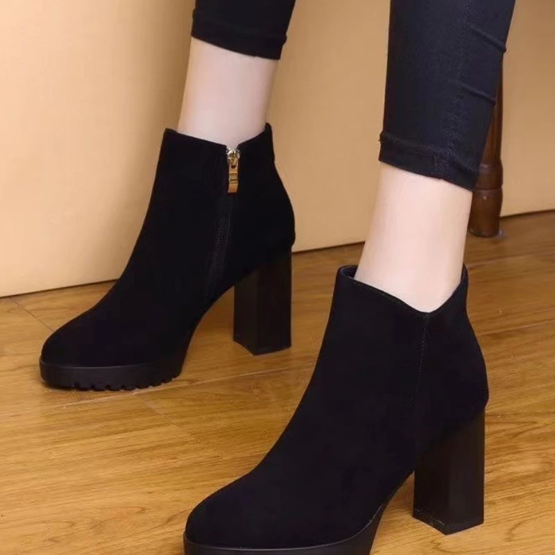 

Ботинки женские зимние с круглым носком, флокированные повседневные ботинки челси, модные одноуровневые полусапожки на толстом каблуке в стиле ретро, 2024