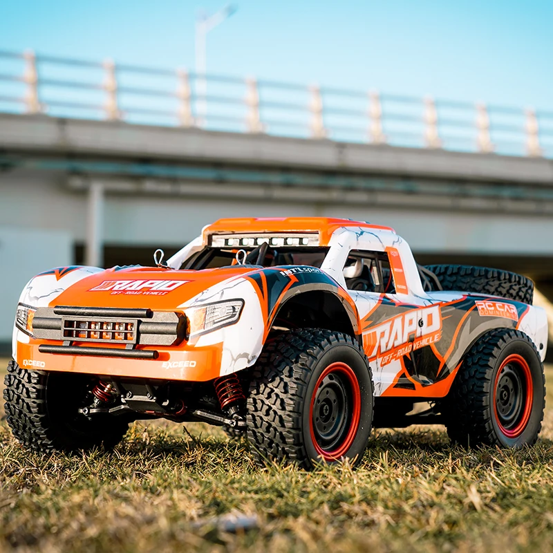 Crawler Buggy RC 4WD 2.4GHz - Moteur Brushed ou Brushless, 1/10 Échelle en action sur un parcours tout-terrain