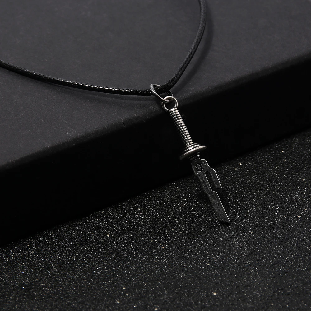 Colgante De Daga De Plata / Collar De Lanza Cruzada Inspirado En El Anime / Joyería única Con Dije De Arma Para Fans Y Cosplayers / Joyería De Cosplay De Anime - México