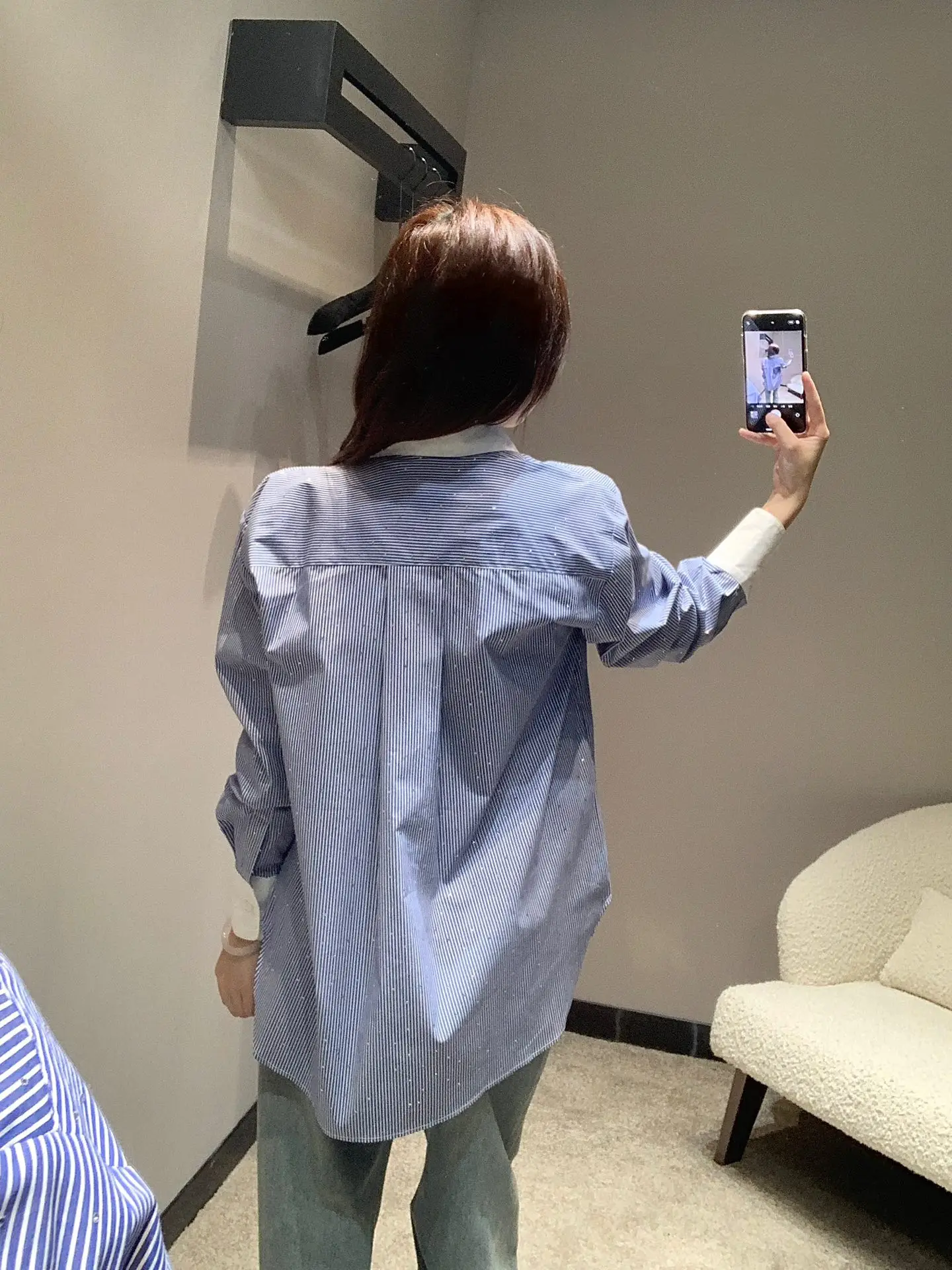 

2024 Summer New Women's Wear Fashionable classic exquisite blue striped hot diamond long sleeved shirt 0430