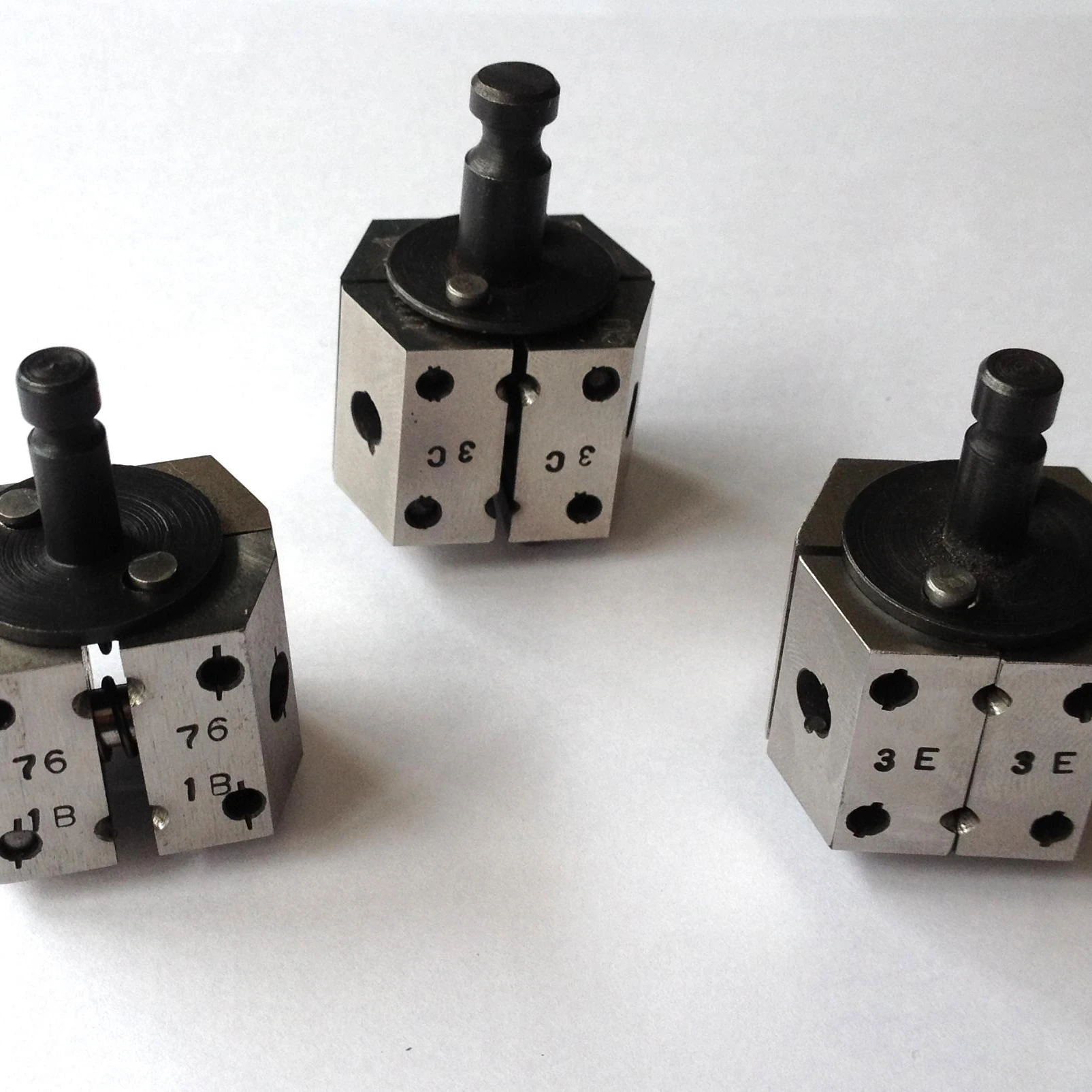 

Cable Welding Dies / Welding Mould / Cable Machinery Accessories