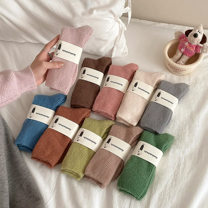 Description Picture 2 of itemCHAOZHU 3 Pairs Mixed Colors Winter Thicken Warm Women Snow Day Cold Weather Socks Loose Sox Set New Year Gift