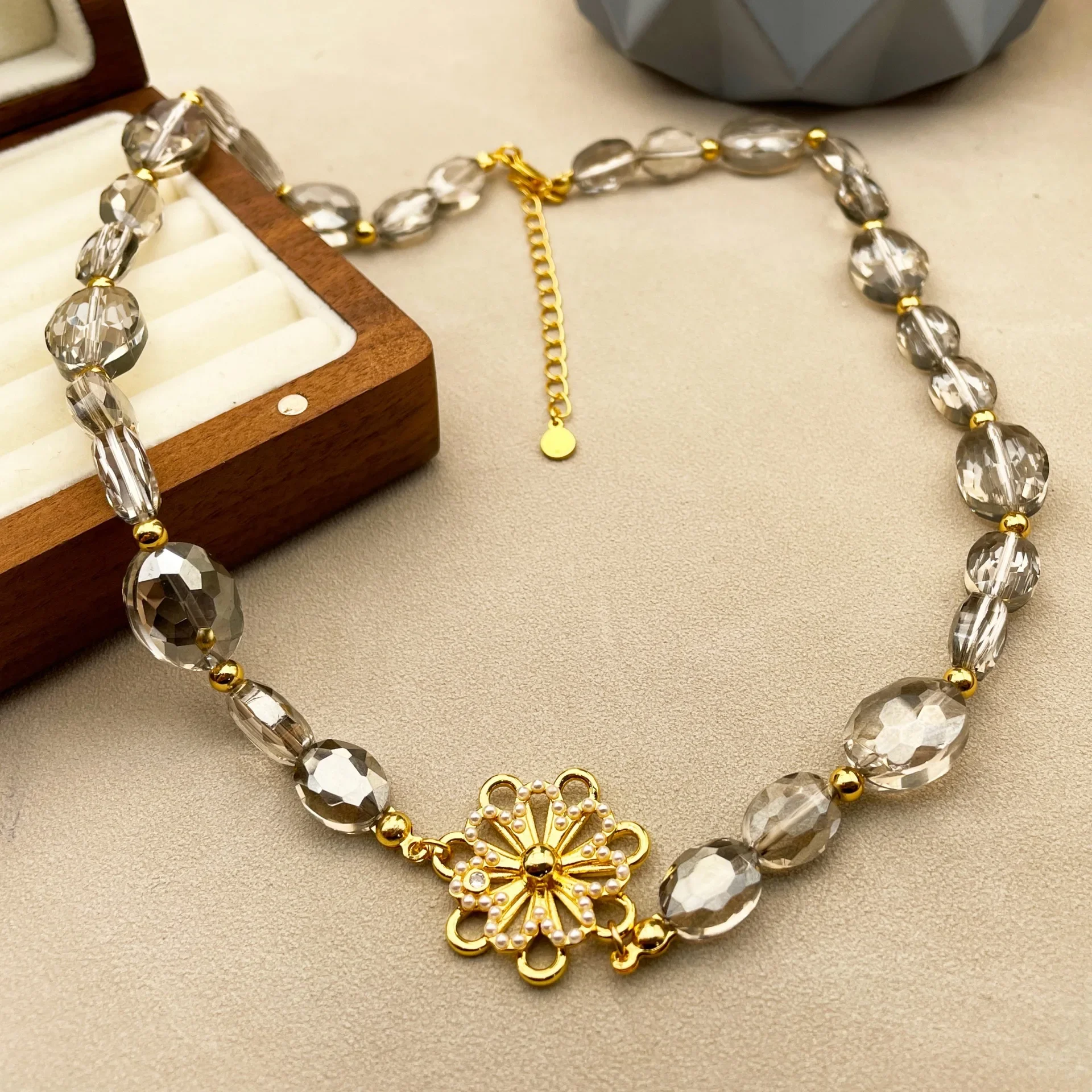 2023 New Fashion Jewelry Camellia Flower Crystal Glaze Necklace