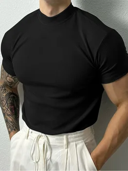 T-shirt da uomo moda estiva 2025 Camicia a righe con colletto alto piccolo manica corta fitness top per il tempo libero T-shirt sportiva Abbigliamento sportivo da uomo