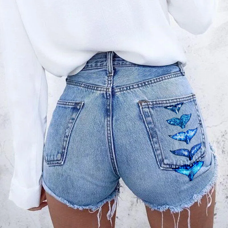 

Женские джинсовые шорты, Новинка лета 2024, повседневные шорты из искусственной кожи с принтом Кита и бахромой