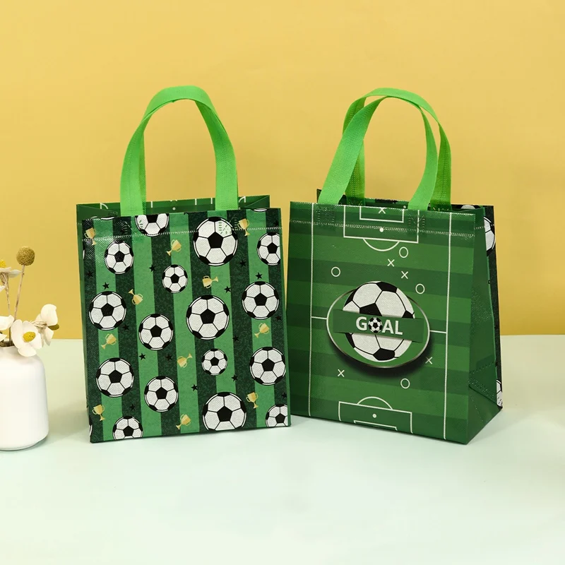 4 Stück Geschenktüten im Fußball-Stil, Vlies-Tragetaschen mit Fußball, Mehrzweck-Geschenkverpackungszubehör, Goody Bag, Geburtstagsfeier – Detail 4