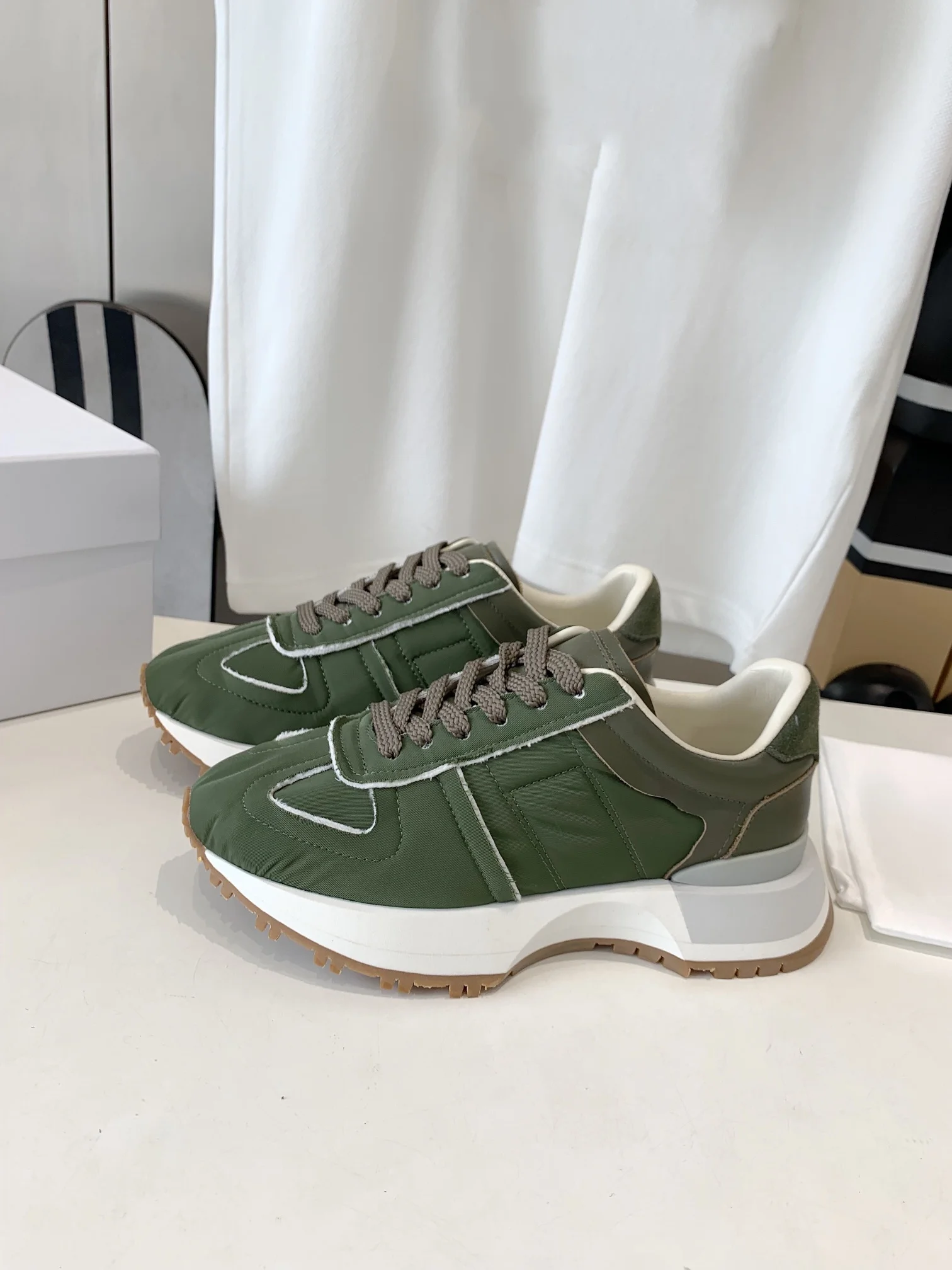 Versatile men's and women's sports shoes, casual thick soled dad shoes, height increasing running shoes for both men and women