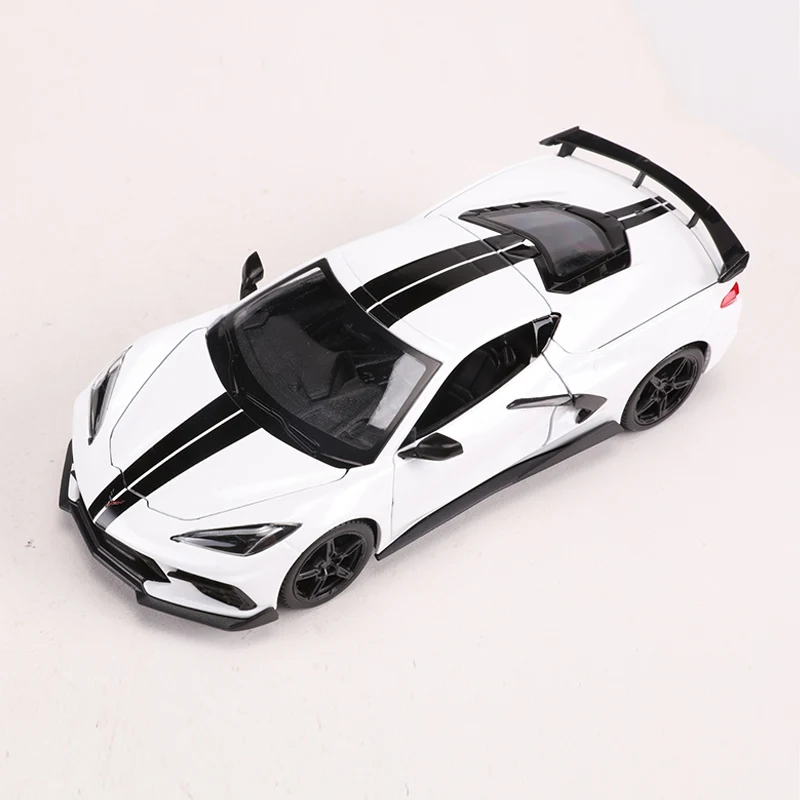 

Maisto 1:24 2020 Corvette Stingray Coupe Alloy Model Car