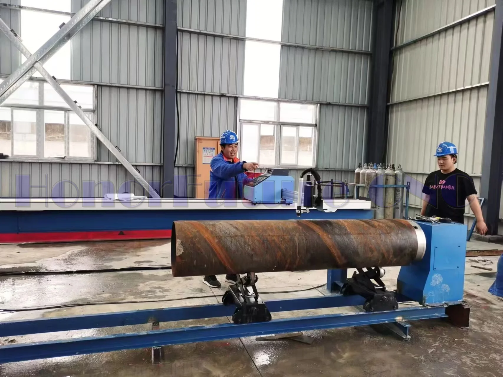 Round Steel Pipe CNC Plasma Cutting Machine 4