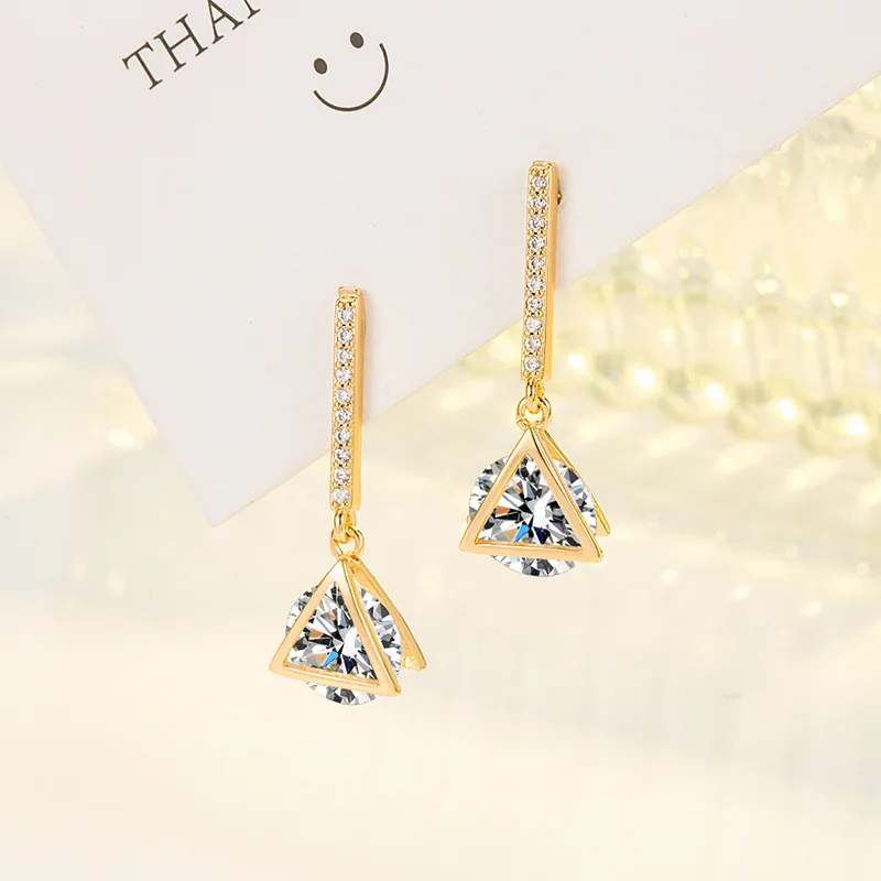 

Customized high-grade triangle zircon earrings, new style, imitation of Mosonite earrings, fashionable vintage earrings, female
