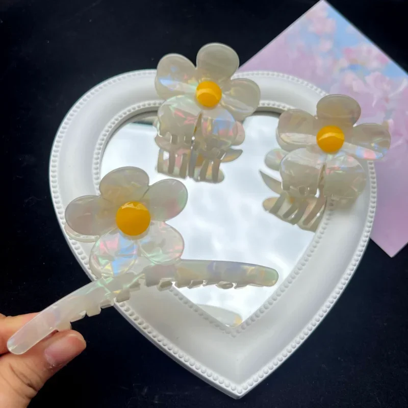 

Korean Women Plastic Color Flower Hair Claws Clips Crab 2023 Summer New Lady Small Gardenia Hairpin Headdress Hair Accessories