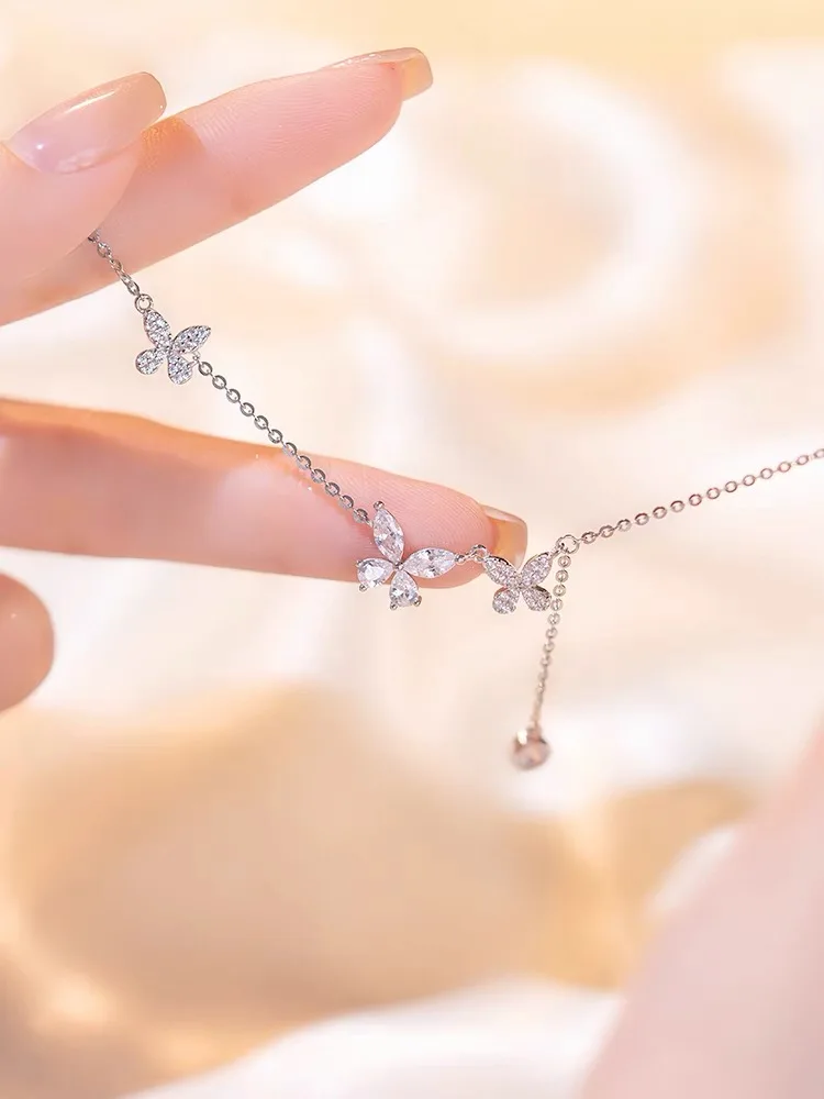 

Japanese and Korean Sweet Little Bear Earrings, Women's Hundred Design, Advanced New Daily Jewelry
