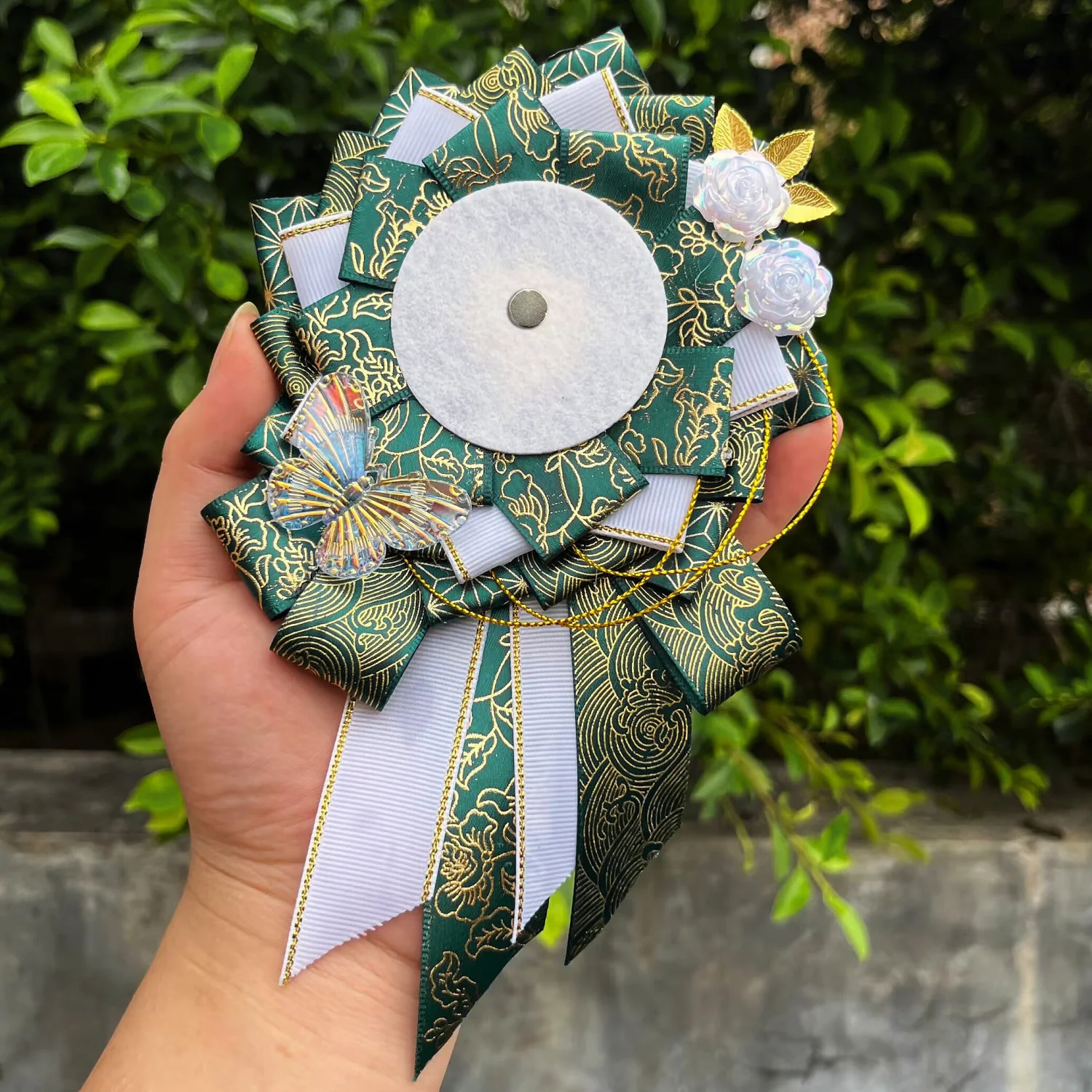 https://ae01.alicdn.com/kf/S79064e67dc9f4666bd4f96153fe0c098J/Green-Ribbon-Cosplay-Ita-Bags-Rosette-Protection-Flower-Pin-Holder-58mm-Badge-Accessories-Fill-Tray-Base.jpg