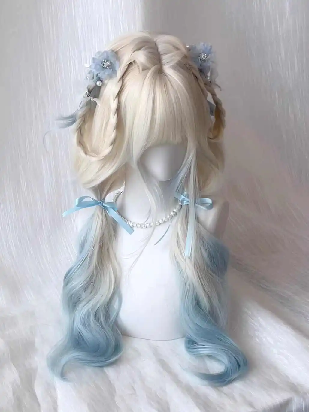 Synthetic Curly Wave Wig Platinum Blonde Blue Heat Resistant