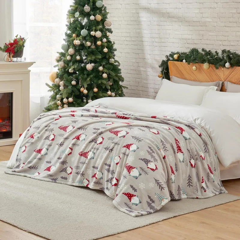 The Christmas blanket is soft and comfortable, suitable for sofas