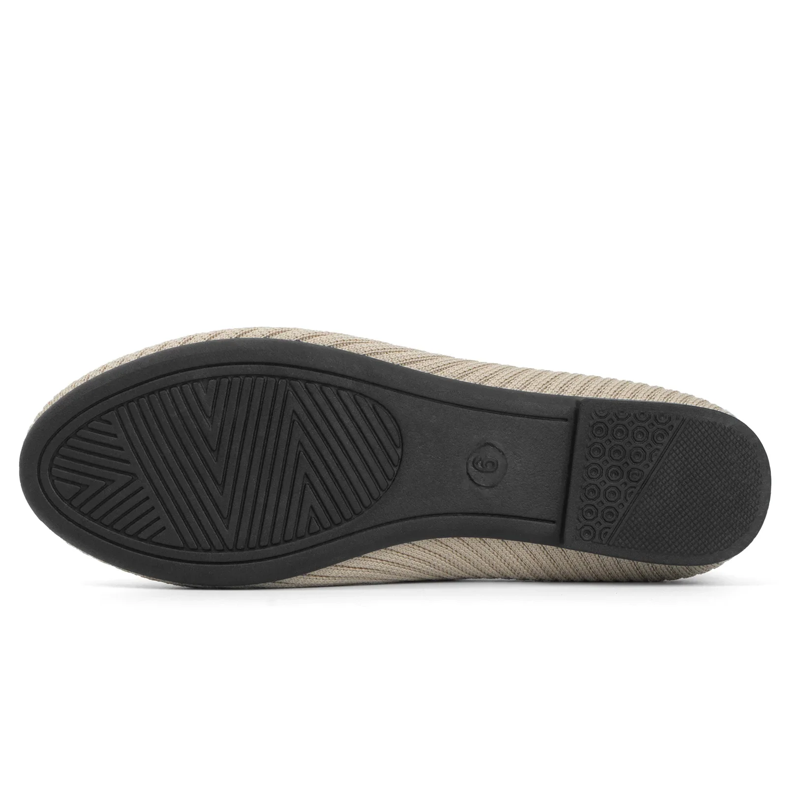 حذاء منسوج بدقة ونعومة