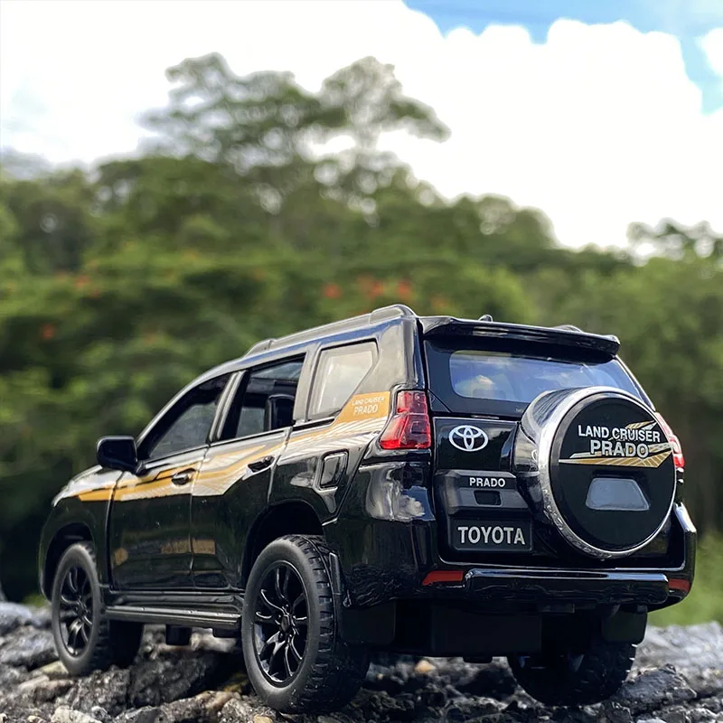1:32 Toyota Prado SUV Alloy Car Diecasts Metal Toy Vehicles Car Model Collection LAND CRUISER Simulation Car Model Toy Gift 4