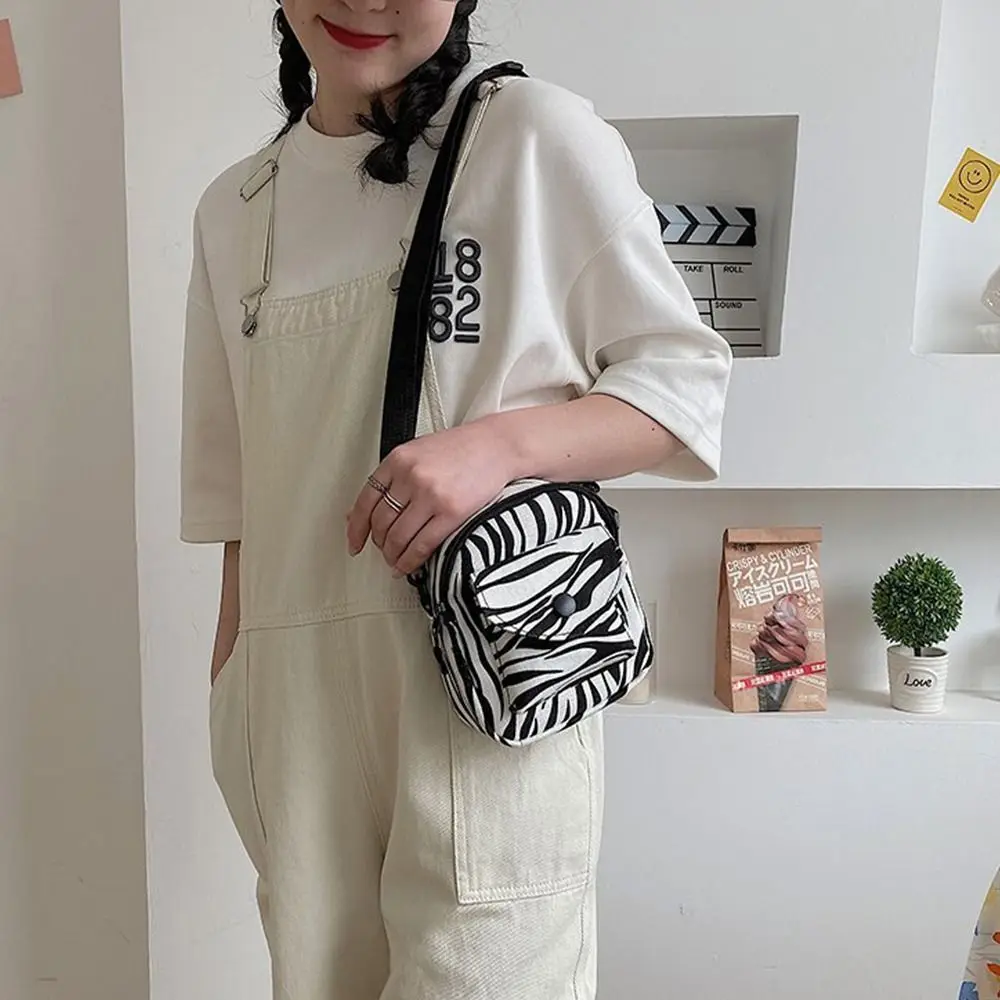 

Nylon Cow Pattern Crossbody Bag Niche Design Animal Pattern Small Phone Bag Solid Color Korean Style Shoulder Bag Girls