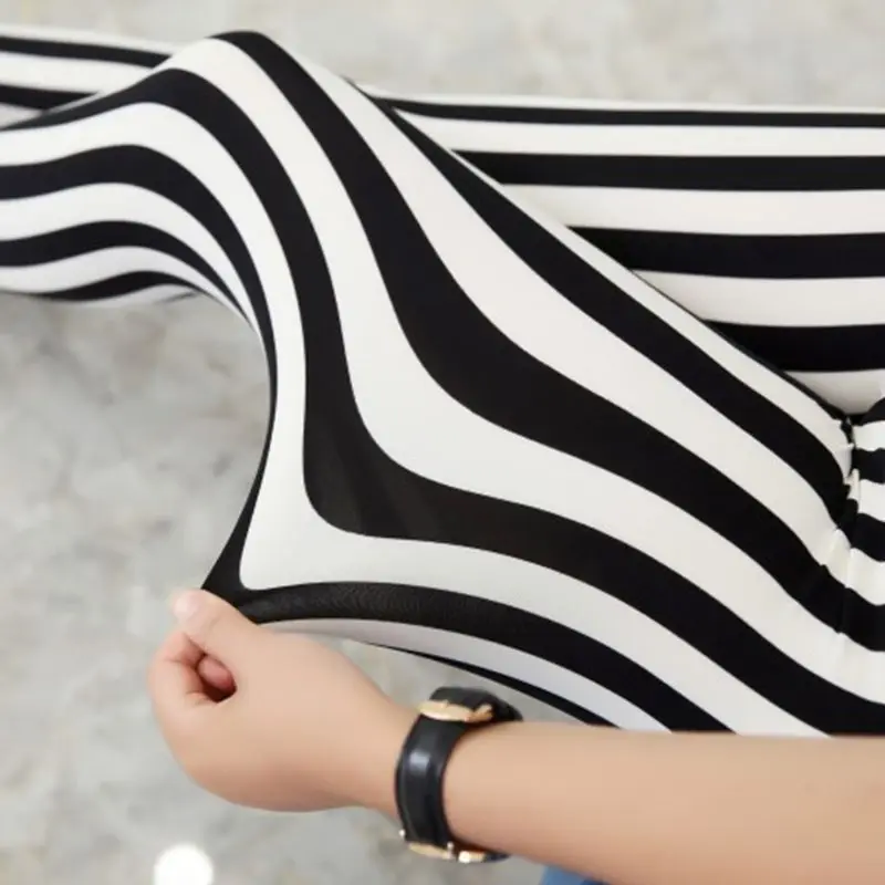 여성용 미드 라이즈 발목 길이 신축성 있는 레깅스 블랙 화이트 세로 줄무늬 프린트 