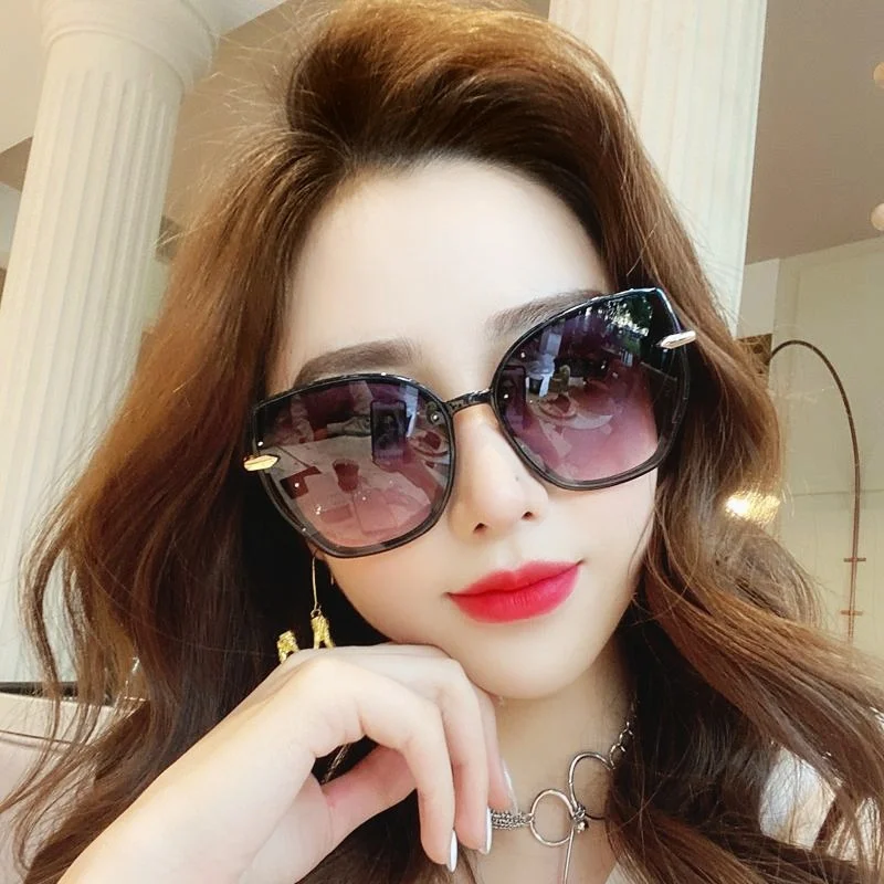 

New Sunglasses for Women's Walk Show: Popular on the Internet, Shots on the Street, Sunglasses, Frameless Fashion, Korean