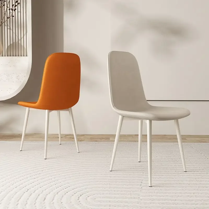 モダンなダイニングチェア クリーム色 まりん！クリーム色 アーム