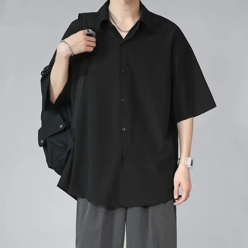 

Cuban Neck short-sleeved Shirt Men's Trend Loosely High-quality Thin Casual Tsar Luxury-looking short-sleeved this is a blouse.