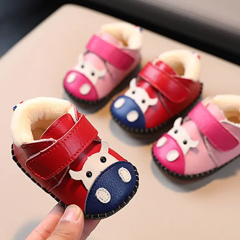 

New Toddler Shoes in Winter 0-1 Years Old Boys and Girls Babies and Infants with Soft Soles and Velvet Cotton Shoes Lace-up