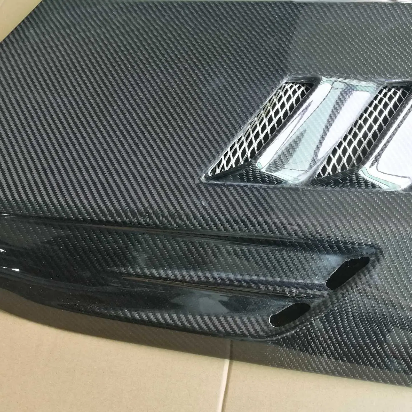 A45 W176 カーボンファイバーベントボンネットフード、メルセデス 