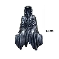 Vêtements noirs, ornement de maître mystérieux, robe noire d'horreur, marcheur de nuit gothique assis, ornement artisanal en résine, décoration de bureau 6