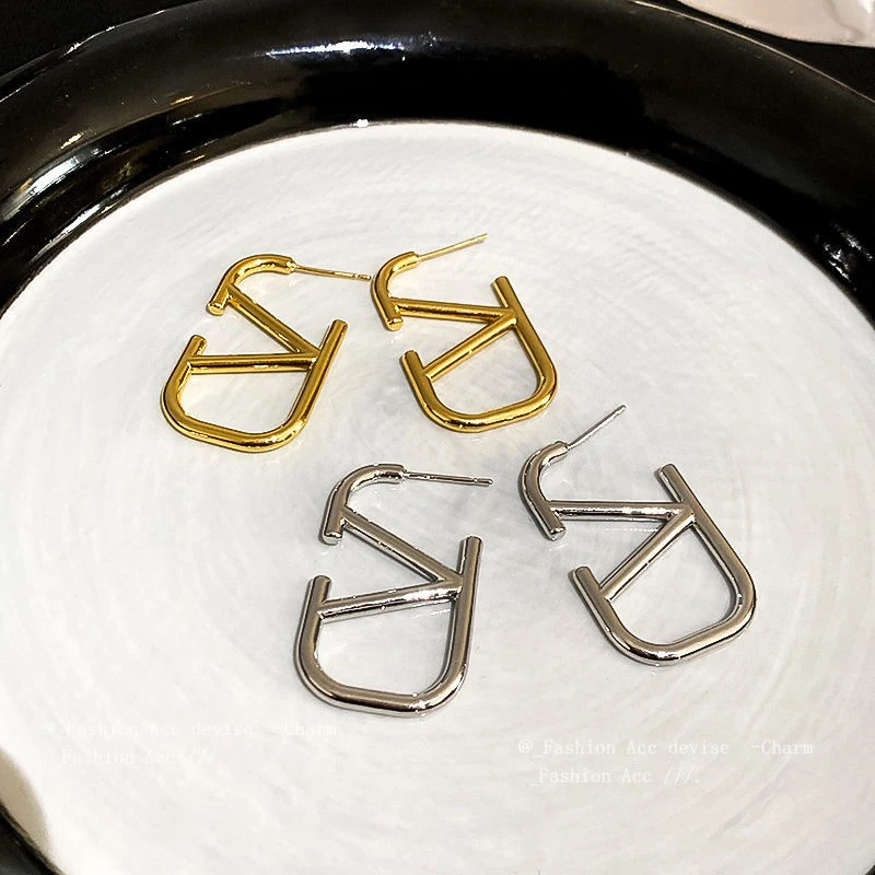 

Letter Geometric Earrings Metal Fashion Stud Earrings