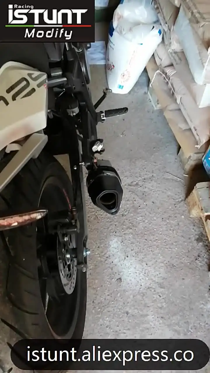 Motorcycle Black Exhaust Istunt Muffler with Middle Link Pipe