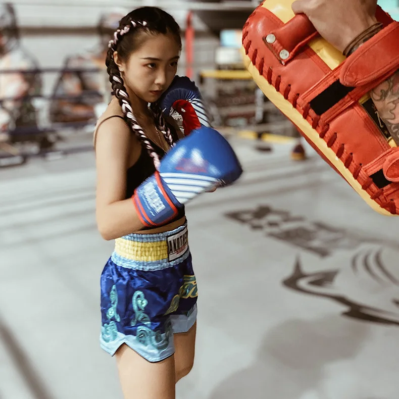 Adult Muay Thai Shorts Hand Embroidery Tear Resistant Boxing Pants Muay Thai Boxing Equipment Customization