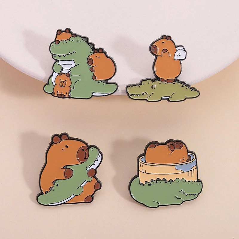 Cartoon Lustige Tiere Emaille Pin Capybara Alligator Umarmt Gegenseitige Metall Broschen Revers Rucksack Abzeichen Lustige Schmuck Geschenke