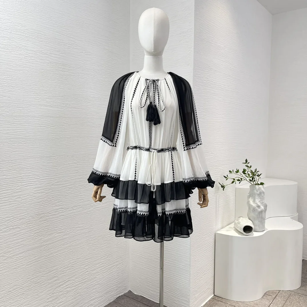 

Casual Silk 2024 New Arrivial Spring Summer High Quality Black White Patchwork Long Sleeve See Though Pleat Tassel Mini Dress