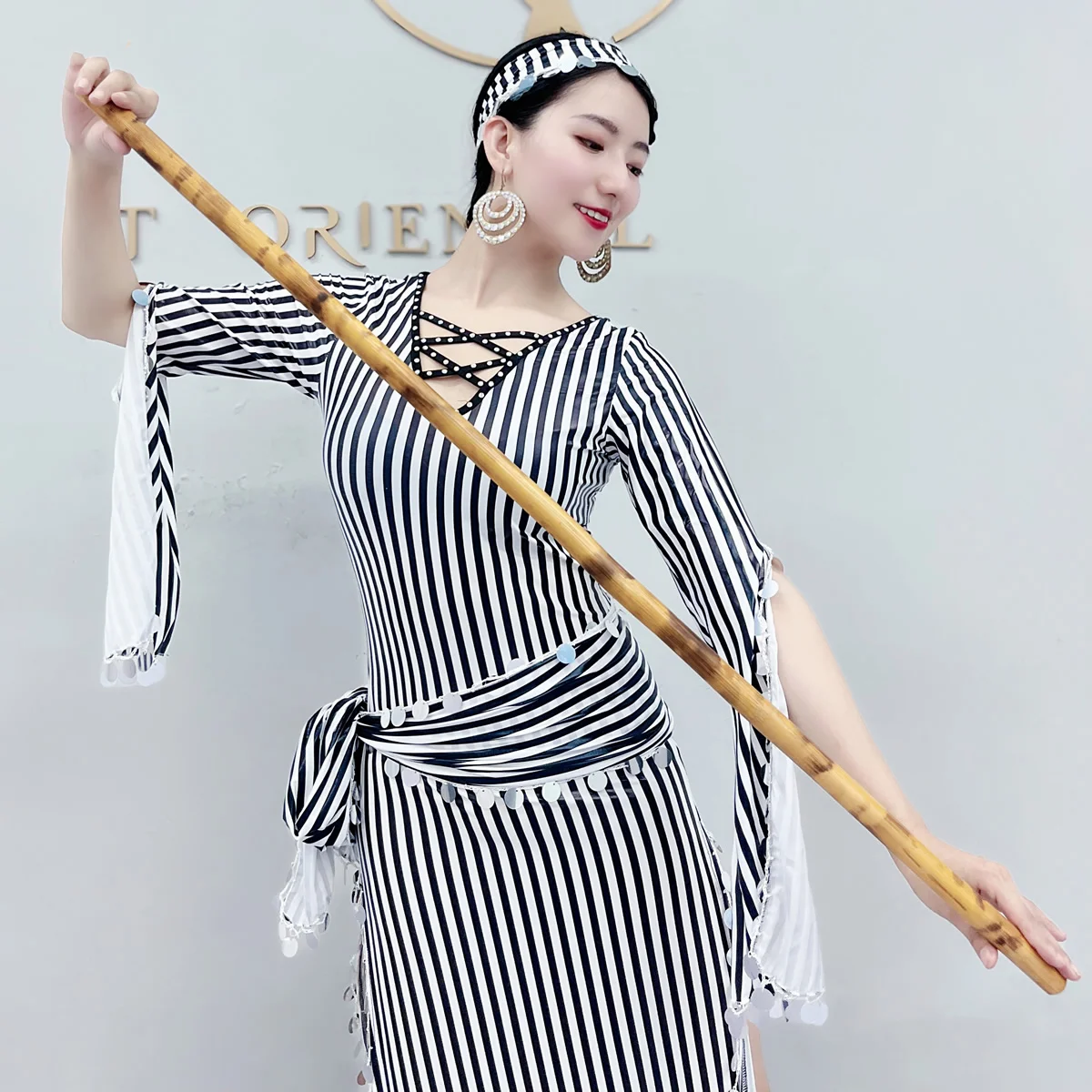 أزياء الرقص الشرقي رداء  الحرير الذهب الترتر فساتين الرقص بلدي الشعبية مخصص 2022 بلدي شعبي ملابس الرقص الشرقي