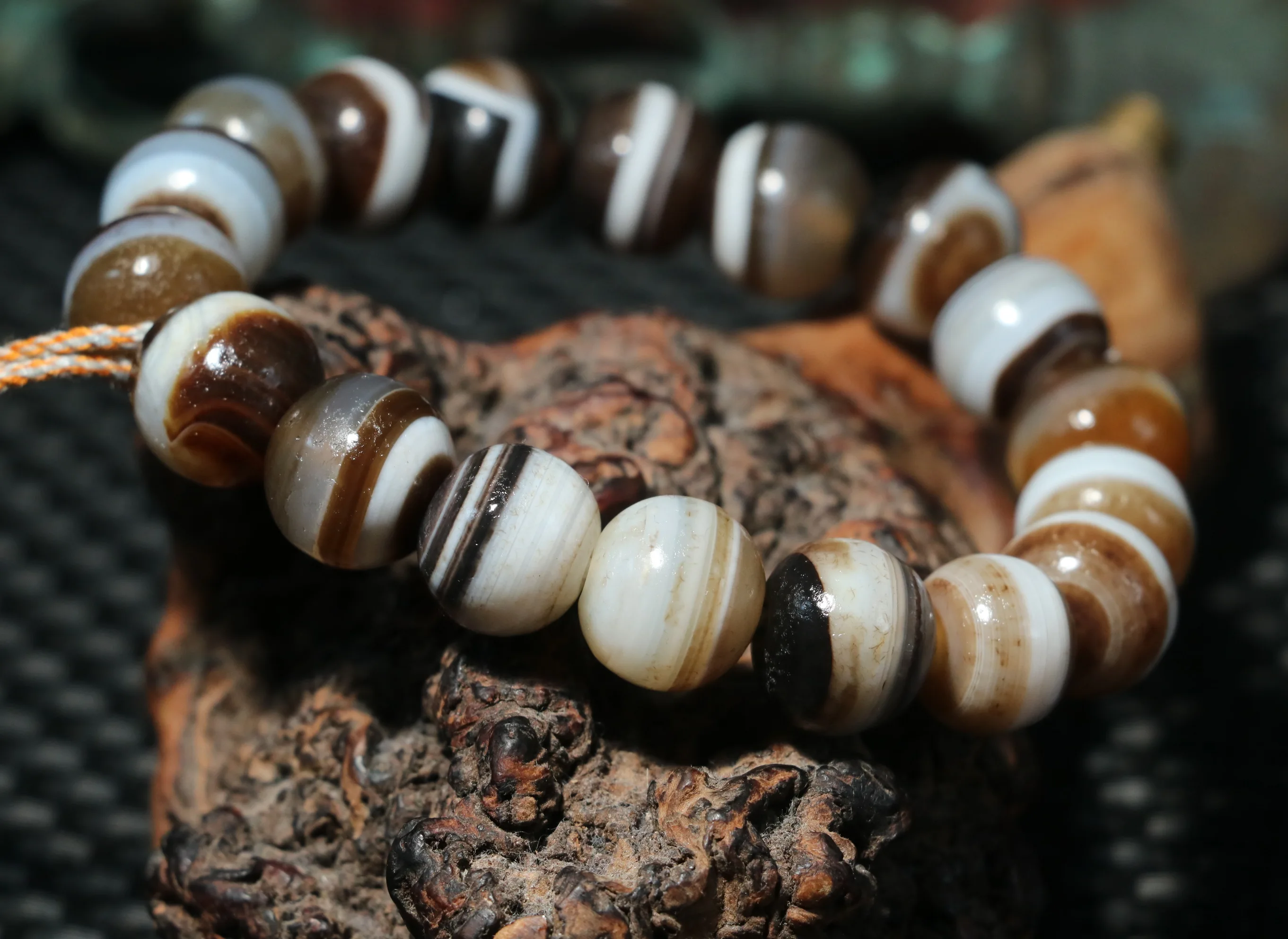 

Magic Energy Tibetan Old Agate Natural Silkworm Lines Healer Medicine Abacus dzi Bead Bracelet A Timestown UPD916A26