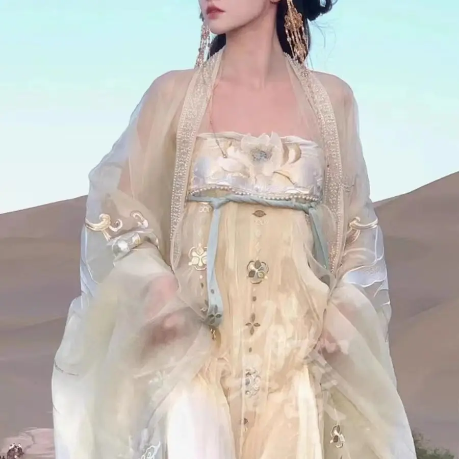 Вышитая рубашка ханьфу в традиционном