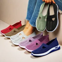 Chaussures d'été respirantes et antidérapantes à semelle souple pour personnes âgées, chaussures plates de marche décontractées pour femmes d'âge moyen et âgées 3